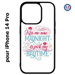 Coque pour iPhone 14 Pro Kiss me now Midnight is past my Bedtime amour embrasse-moi