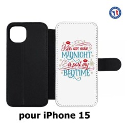 Etui cuir pour iPhone 15 - Kiss me now Midnight is past my Bedtime amour embrasse-moi